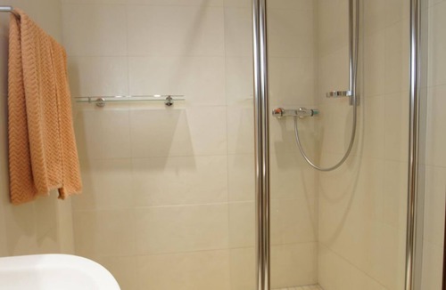 Gransdorf Apartment | Double room with shower/WC - Eifel-Ferienwohnung Gisela