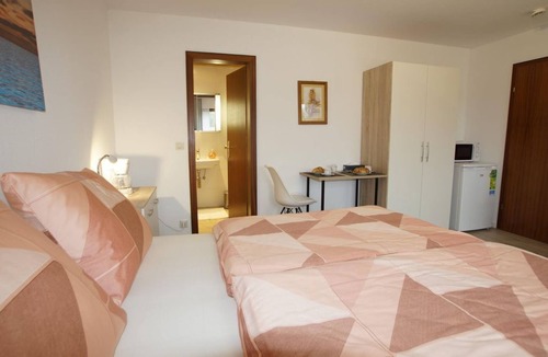 Gransdorf Apartment | Double room with shower/WC - Eifel-Ferienwohnung Gisela