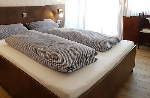 Ohlsbach Bed & Breakfast | Double room with shower/WC Balcony - Guesthouse Tagescafe Eckenfels