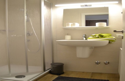 Ohlsbach Bed & Breakfast | Double room with shower/WC Balcony - Guesthouse Tagescafe Eckenfels