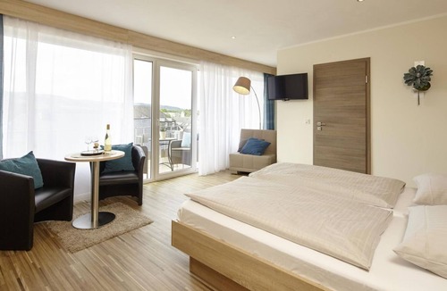 Schweich House | Double room with shower and WC - Hotel "Zum Stern"