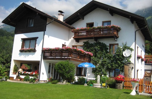 Thaur Apartment | Double room with shower and toilet 2 - Gästehaus Sonnenheim