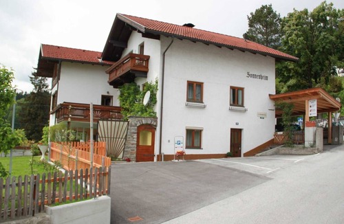 Thaur Apartment | Double room with shower and toilet 2 - Gästehaus Sonnenheim