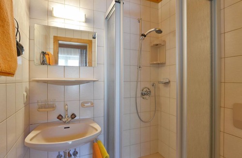 Soell House | Double room with shower, WC - Bauernhof Strasserhof