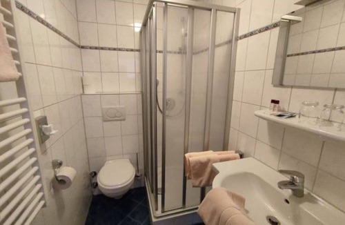 Beerfelden Bed & Breakfast | Double room without balcony 06 - Gasthaus Zum Pälterwald