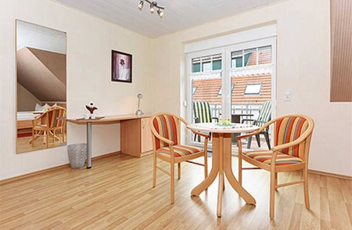 Werdum Apartment | Double room without balcony Category I - castle restaurant