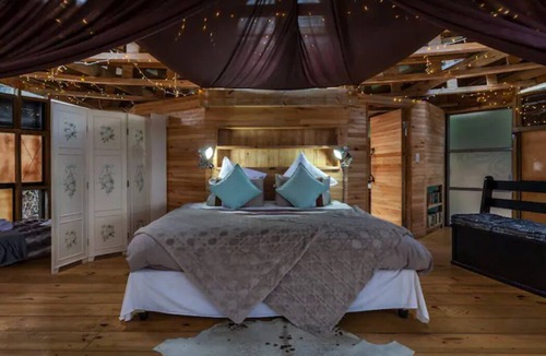 Hogsback Cottage | Double-story glass-cottage in forest w/ Private waterfall! 1 bedroom.