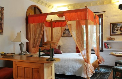 La Mariscal House | Double Suite Deluxe With Chimena