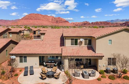 Santa Clara House | Double the Fun combo - Canyon Springs 76 and Desert Moose 75 home