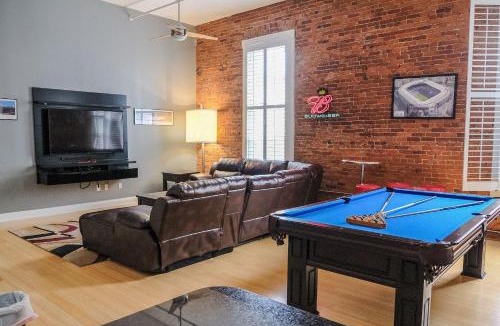 Wholesale District Apartment | Double Unit Loft-Georgia St and Convention Center