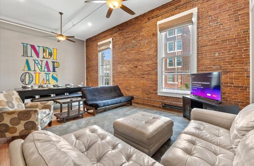 Wholesale District Apartment | Double Unit Loft-Georgia St and Convention Center