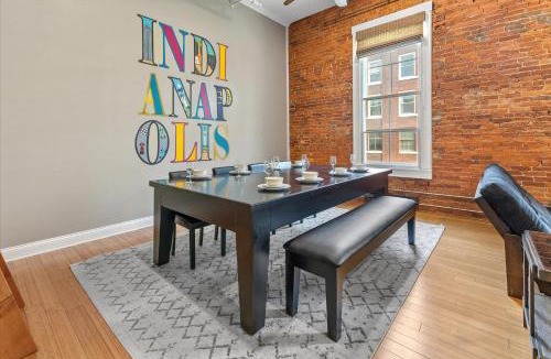 Wholesale District Apartment | Double Unit Loft-Georgia St and Convention Center