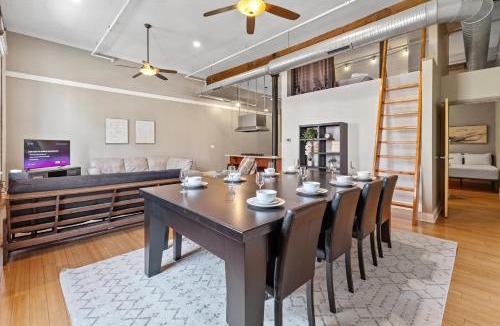 Wholesale District Apartment | Double Unit Loft-Georgia St and Convention Center