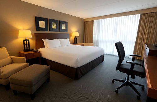 Arlington Heights Hotel | DoubleTree by Hilton Chicago - Arlington Heights