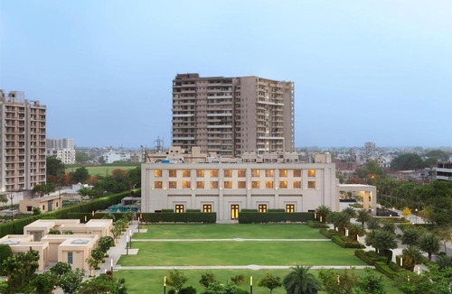 Basai Hotel | DoubleTree by Hilton Agra
