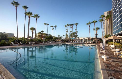 Florida Center Hotel | DoubleTree by Hilton at the Entrance to Universal Orlando