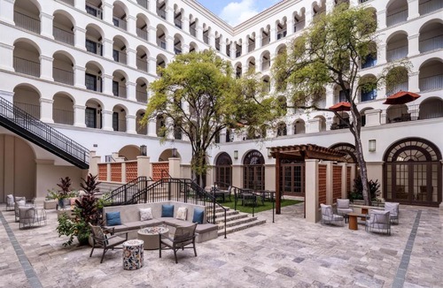 St. Johns Hotel | DoubleTree by Hilton Austin