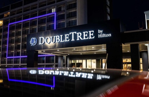 Calgary Hotel | DoubleTree by Hilton Calgary North