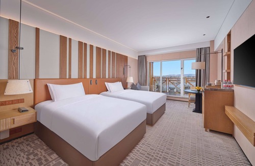Changbai Mountain North Slope Hotel | DoubleTree by Hilton Changbaishan Hot Spring