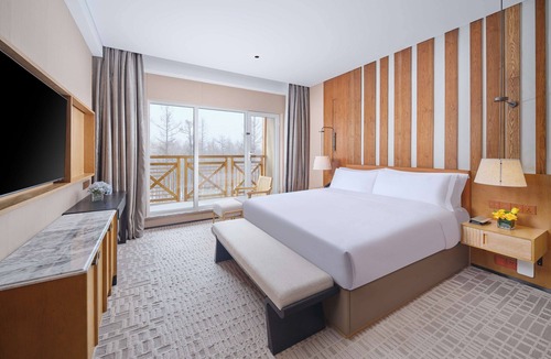 Changbai Mountain North Slope Hotel | DoubleTree by Hilton Changbaishan Hot Spring