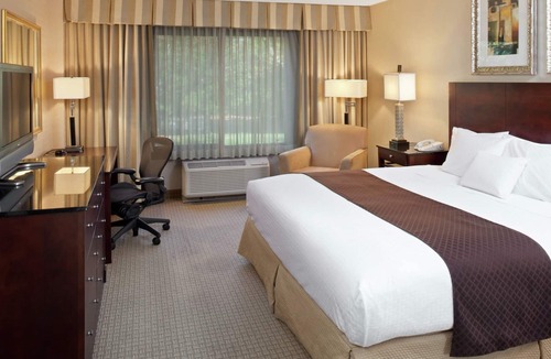 Charlotte Hotel | DoubleTree by Hilton Charlotte Airport