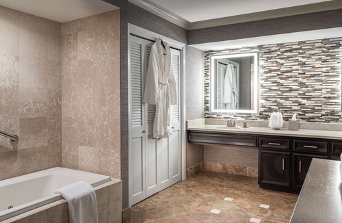Dallas Hotel | DoubleTree by Hilton Dallas Near the Galleria