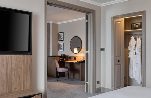Stone Hotel | DoubleTree by Hilton Dartford Bridge