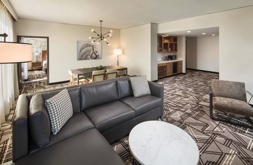 Greeley Hotel | DoubleTree by Hilton Greeley at Lincoln Park