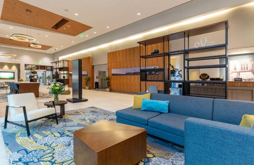 Cedar Rapids Hotel | DoubleTree by Hilton Hotel Cedar Rapids Convention Complex