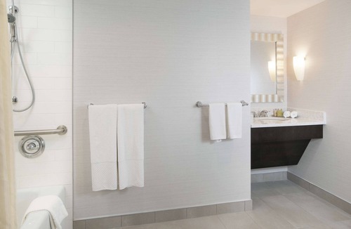 East Syracuse Hotel | DoubleTree by Hilton Hotel Syracuse