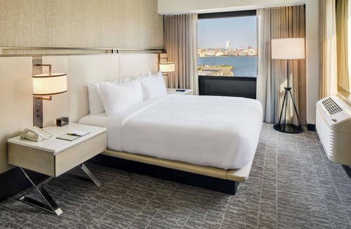 Hudson Exchange Hotel | DoubleTree by Hilton Hotel & Suites Jersey City