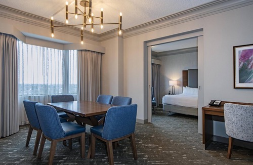 Jasper Place Hotel | DoubleTree by Hilton Hotel West Edmonton
