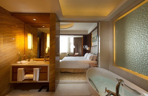 Huanghelu Hotel | DoubleTree by Hilton Hotel Qinghai - Golmud