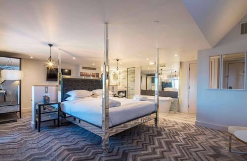 Claverham Hotel | DoubleTree by Hilton Hotel Bristol South - Cadbury House