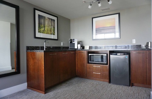 Downtown Victoria Hotel | DoubleTree by Hilton Hotel & Suites Victoria