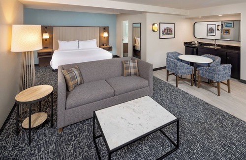 Oak Ridge Hotel | DoubleTree by Hilton Hotel Oak Ridge - Knoxville
