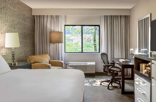 Wood Dale Hotel | DoubleTree by Hilton Hotel Chicago Wood Dale - Elk Grove