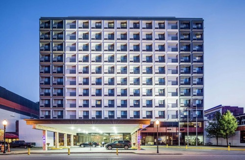 Huntington Hotel | DoubleTree by Hilton Huntington, WV