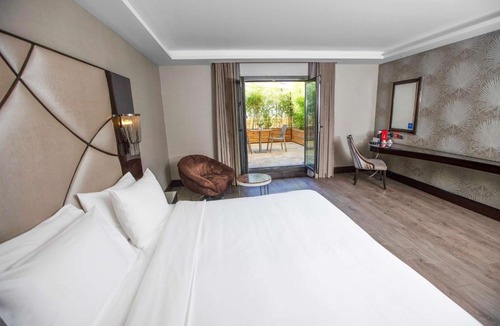Esentepe Hotel | DoubleTree by Hilton Istanbul Gayrettepe