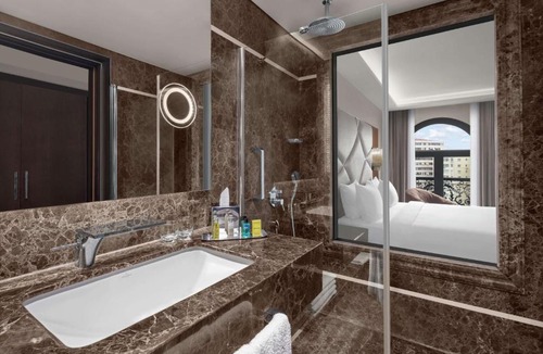 Esentepe Hotel | DoubleTree by Hilton Istanbul Gayrettepe