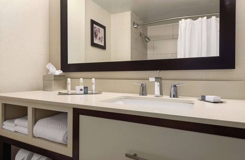Brookfield Hotel | DoubleTree by Hilton Milwaukee - Brookfield