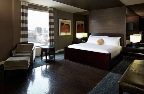 Quartier des Spectacles Hotel | DoubleTree by Hilton Montreal