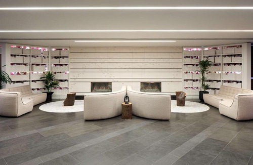 Quartier des Spectacles Hotel | DoubleTree By Hilton Montreal