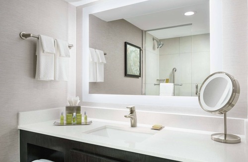 Airport North Hotel | DoubleTree by Hilton Orlando Airport