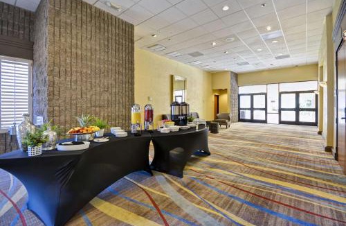 North Mountain Hotel | DoubleTree by Hilton Phoenix North