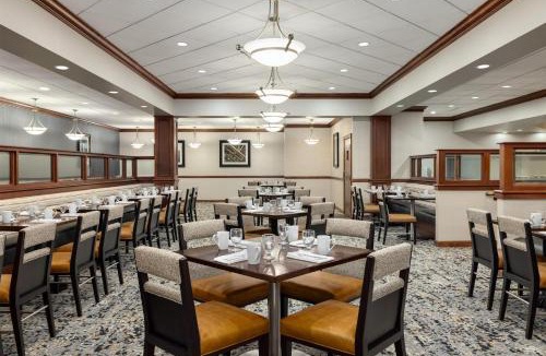 Green Tree Hotel | DoubleTree by Hilton Pittsburgh-Green Tree
