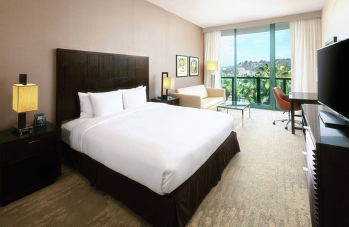Mission Valley West Hotel | DoubleTree by Hilton San Diego - Hotel Circle