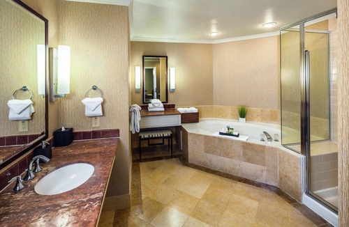 Rohnert Park Hotel | DoubleTree by Hilton Sonoma - Wine Country