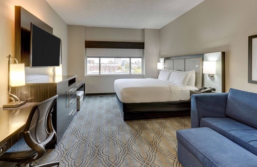 Central West End Hotel | DoubleTree by Hilton St. Louis Forest Park
