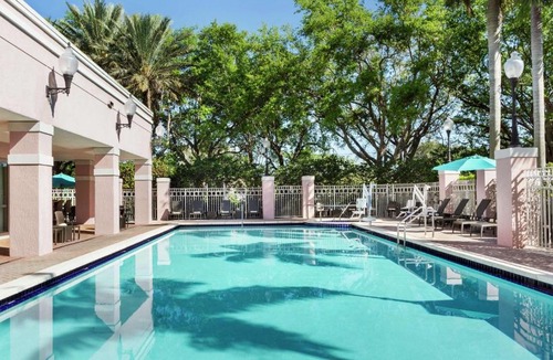 Sunrise Hotel | DoubleTree by Hilton Sunrise - Sawgrass Mills